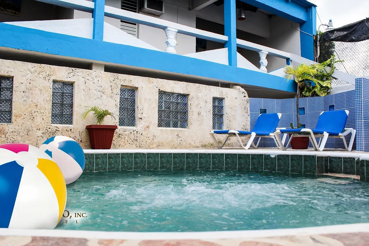 Hotel El Tronco Inc Boca Chica Bed & Breakfast
