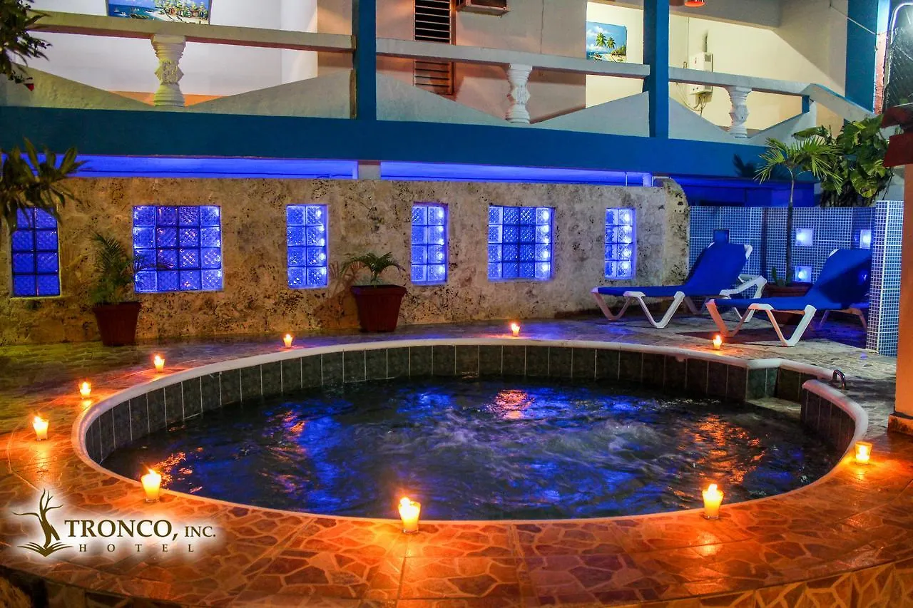 Hotel El Tronco Inc Boca Chica Panzió