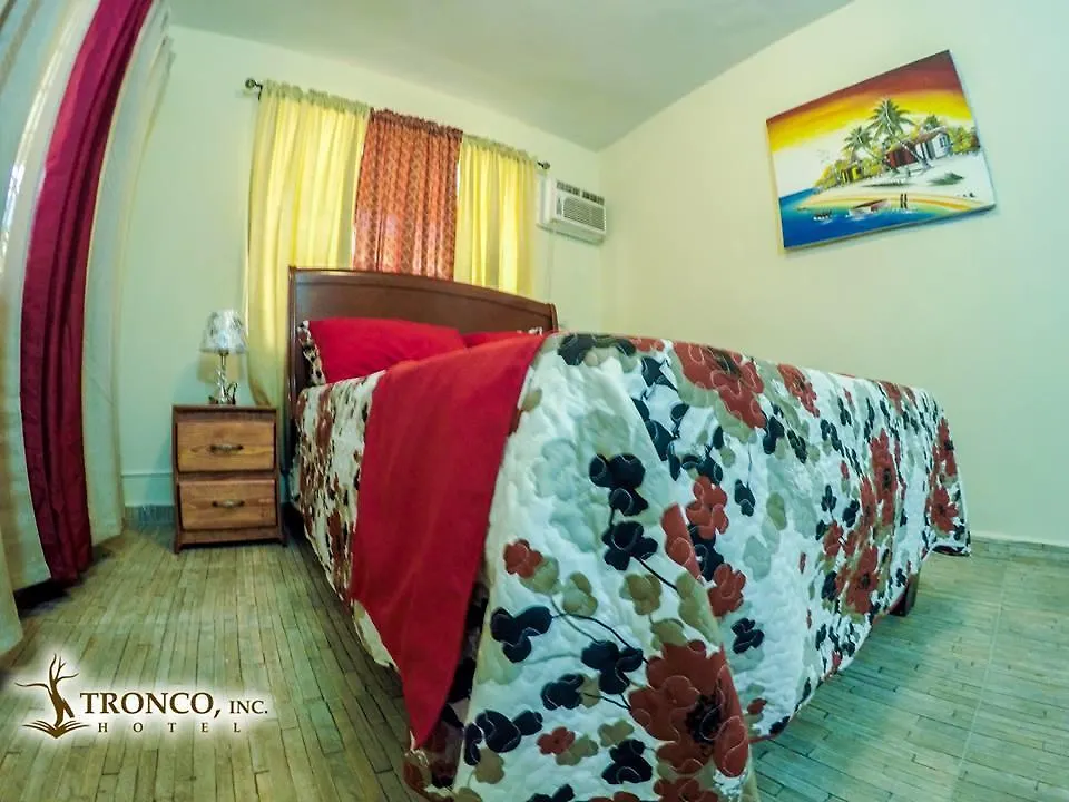 Hotel El Tronco Inc Boca Chica Panzió
